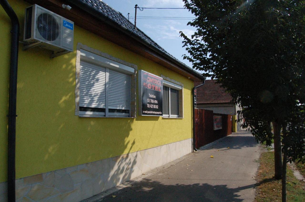 Jászberény Control Motel מראה חיצוני תמונה