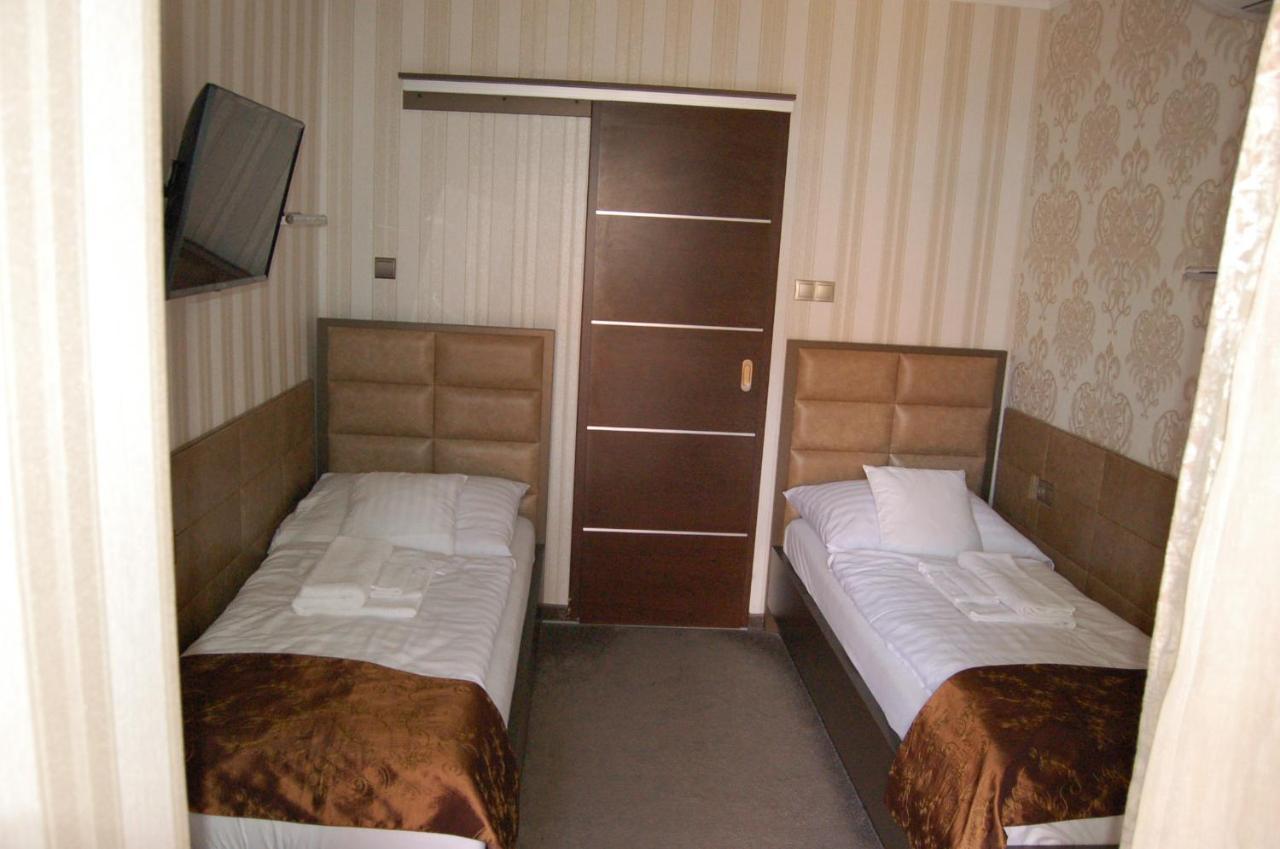 Jászberény Control Motel מראה חיצוני תמונה
